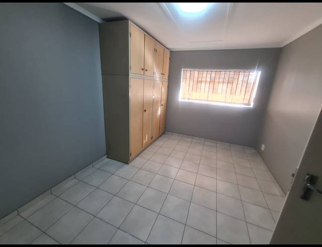 4 BEDROOM HOUSE FOR SALE IN VANDERBIJLPARK CE 2